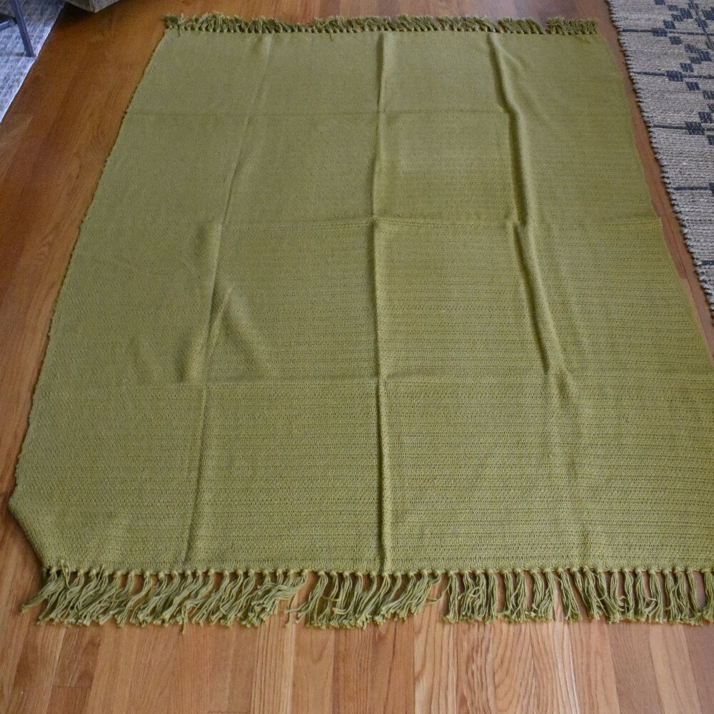 TAG Chartreuse Woven Tasseled Throw EUC